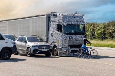 Nel centro ricerca Daimler Truck per la sicurezza costante