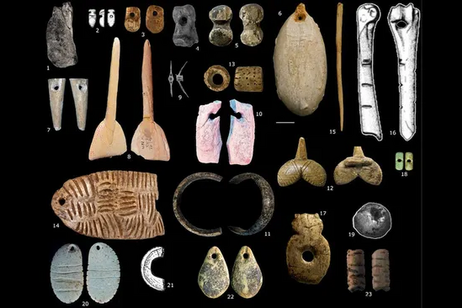 Una selezione di perle risalenti al periodo Gravettiano in Europa. (Credito: J. Baker, et al)