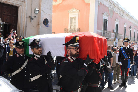 Vescovo di Manfredonia 'un crimine la morte dei due carabinieri'