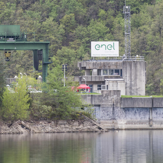La centrale elettrica del lago di Suviana