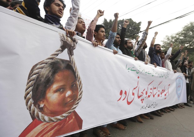 Una manifestazione contro Asia Bibi in Pakistan