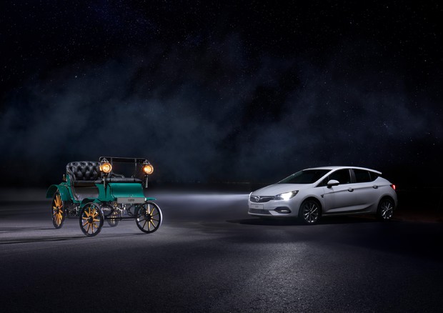 Opel Astra, con fari IntelliLux Led non si guida più al buio © ANSA
