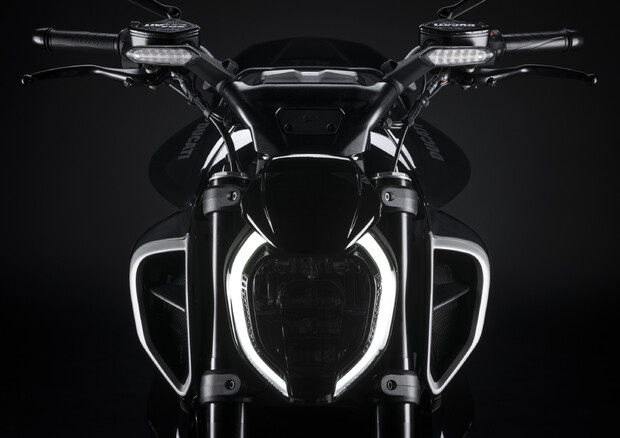 Ducati Diavel V4, muscoli in mostra da cruiser sportiva © ANSA