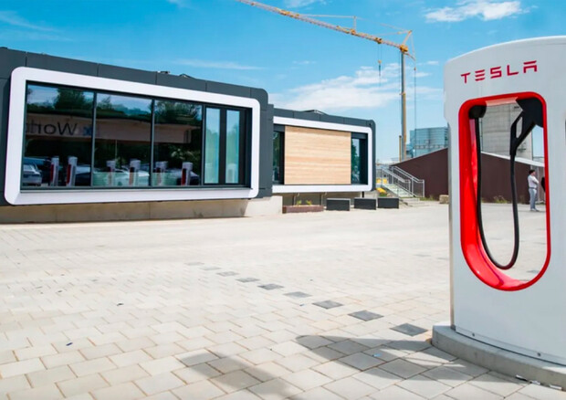 Tesla lancia in Germania con Bk World l'autogrill autonomo © ANSA