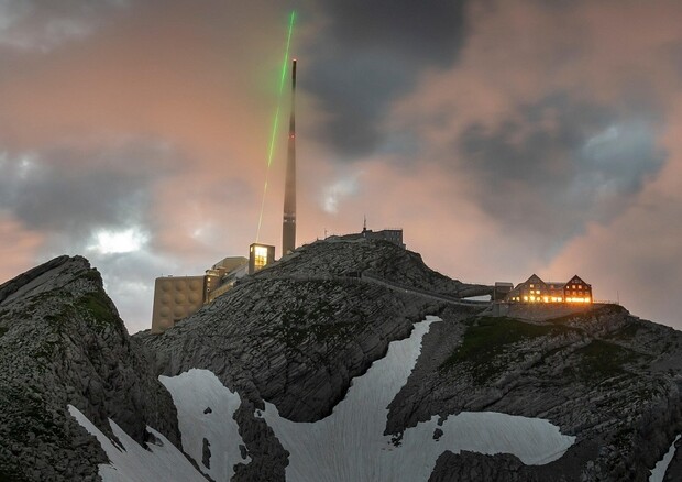 L’esperimento Laser Lightning Rod sul monte Santis in Svizzera (fonte: TRUMPF/Martin Stollberg) (foto: Ansa)