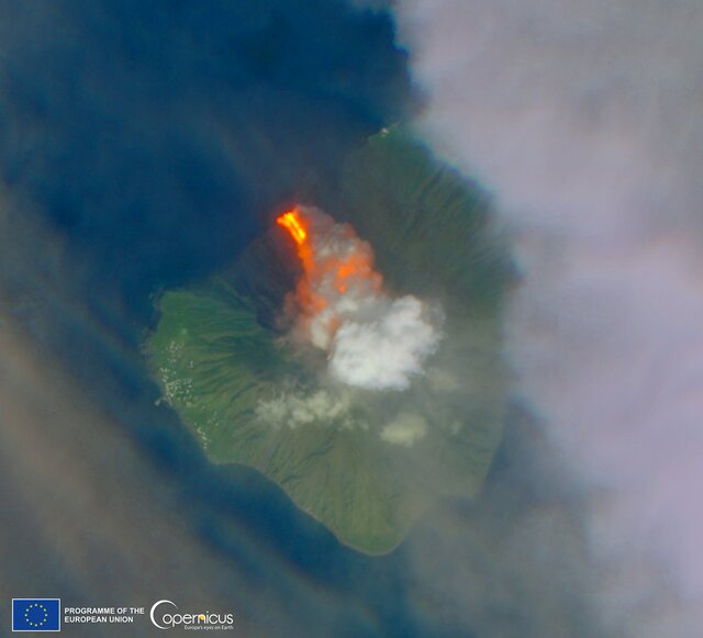 L'eruzione dello Stromboli del 10 ottobre 2022 (fonte: Copernicus)