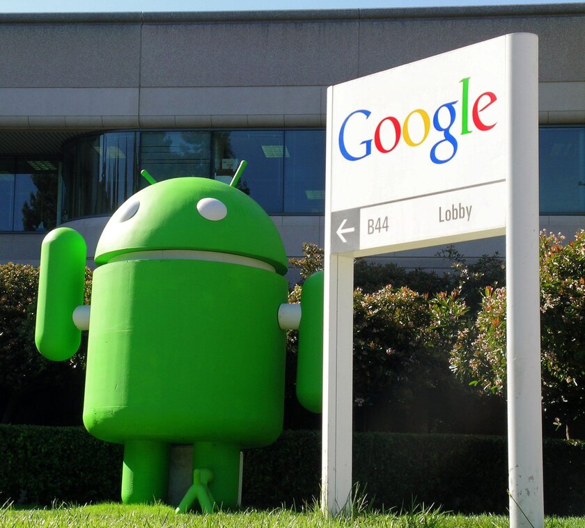 Il robottino verde, simbolo di Android, il sistema operativo di Google - RIPRODUZIONE RISERVATA