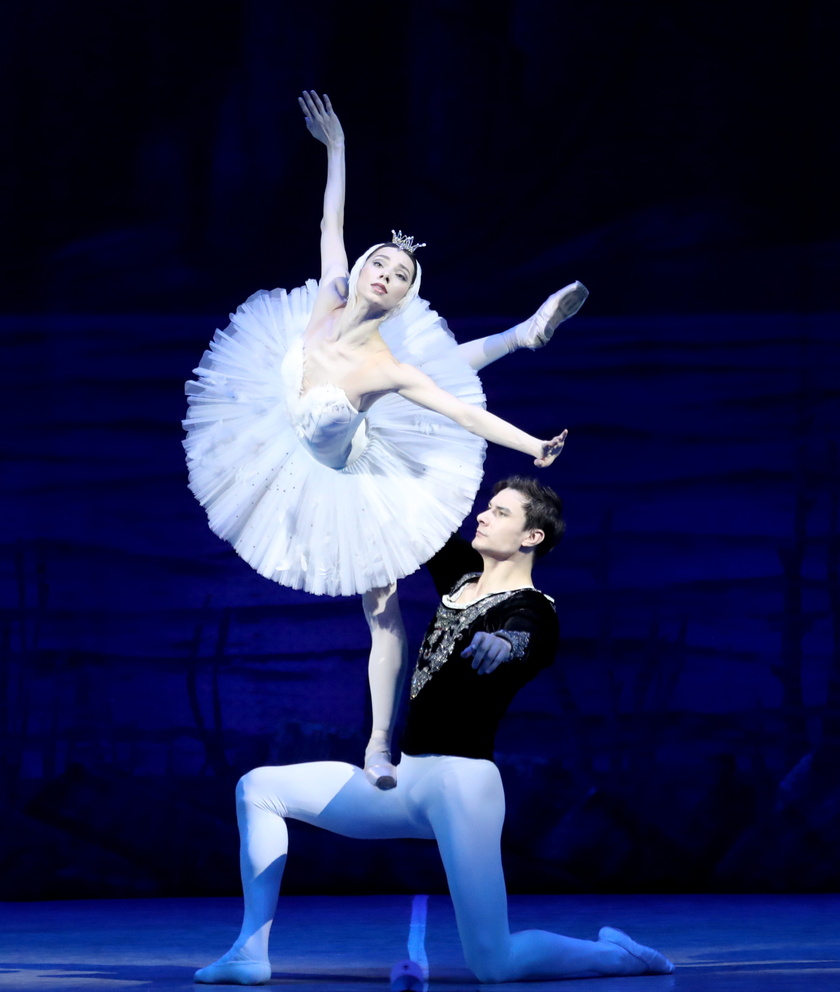 Russian artists perform Swan Lake ballet in Bishkek - RIPRODUZIONE RISERVATA