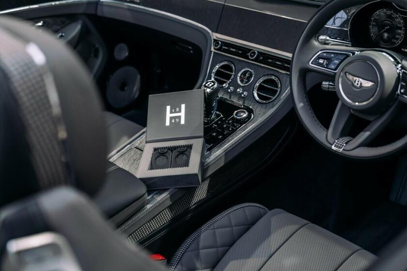 La sartoria è su misura per la nuova serie Bentley Huntsman - RIPRODUZIONE RISERVATA