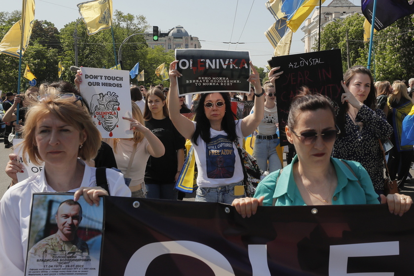Kyiv rally marks anniversary of the withdrawal of Ukrainian troops from Mariupol 's Azovstal steel plant - RIPRODUZIONE RISERVATA
