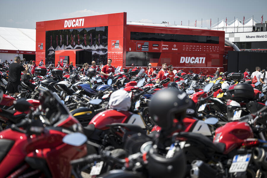 World Ducati Week 2022, a Misano festa dei ducatisti si 'accende' di rosso © Ansa