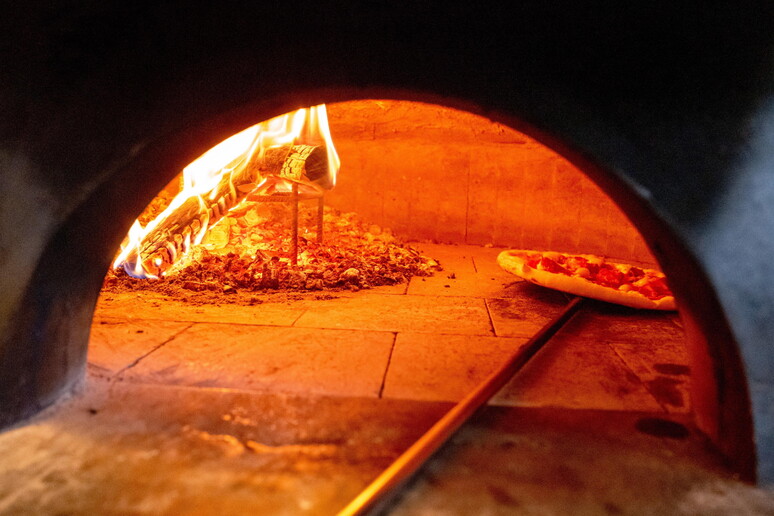Torna la sfida per la migliore pizza fatta in casa © ANSA/EPA