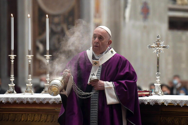 Ash Wednesday mass in St. Peter 's Basilica at the Vatican © ANSA/EPA