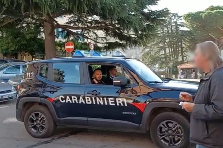 Una vettura dei Carabinieri - RIPRODUZIONE RISERVATA
