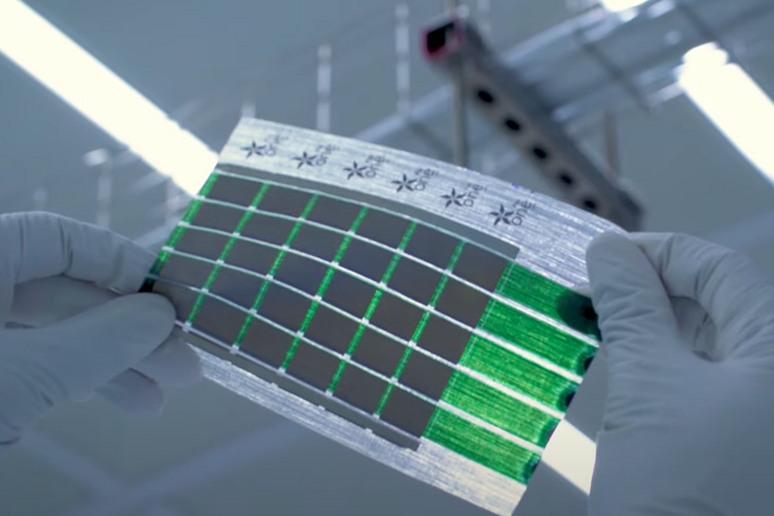 Realizzata al Mit una cella solare sottile come un foglio (fonte: Massachusetts Institute of Technology) - RIPRODUZIONE RISERVATA
