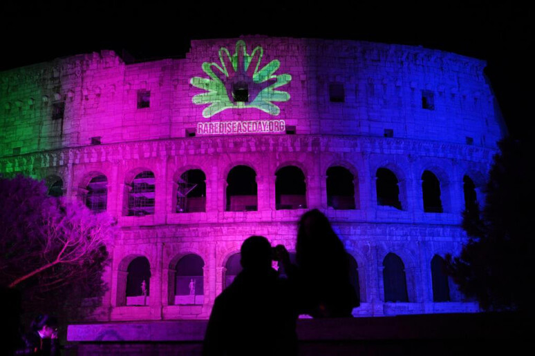 Il Colosseo si illumina per la Giornata Mondiale delle Malattie Rare - RIPRODUZIONE RISERVATA