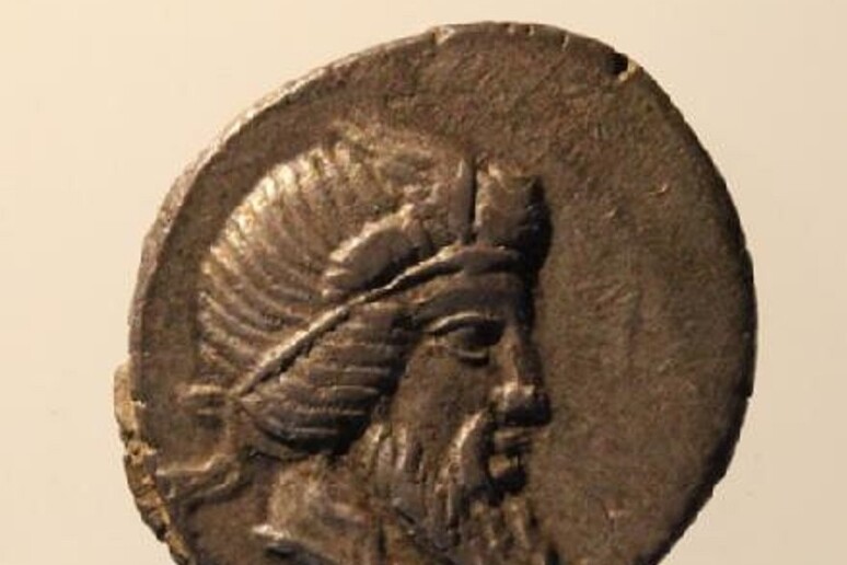 Il dio Bacco ritratto su un’antica moneta romana (fonte: Università di Liverpool) - RIPRODUZIONE RISERVATA
