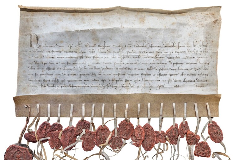In mostra a Viterbo la pergamena del primo Conclave della storia - RIPRODUZIONE RISERVATA