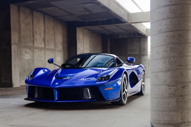 Ferrari: all 'asta l 'unica LaFerrari in blu elettrico - RIPRODUZIONE RISERVATA