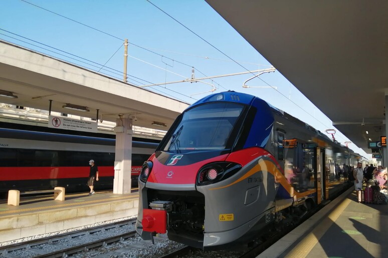 Trenitalia, Rfi, Treno, treni, stazione, ferrovie, Bari - RIPRODUZIONE RISERVATA
