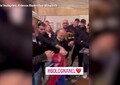 Mihajlovic a Bologna, i tifosi gli regalano una bandiera della Serbia