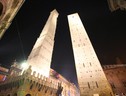 Le Due torri degli asinelli, simbolo di Bologna (ANSA)