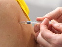 Anziani, con vaccino bivalente -73% rischio ricovero (ANSA)