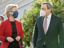 La Presidente della Commissione Ue, Ursula von der Leyen e il Premier italiano, Mario Draghi (ANSA)