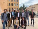 Il Nobel Giorgio Parisi con i giovani ricercatori nell'Università Sapienza di Roma (fonte: Mariella Di Donna) (ANSA)