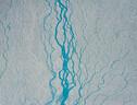 Fiumi prodotti da acque di scioglimento del ghiaccio nella parte centrale della Groenlandia (Fonte: Alfred-Wegener-Institut / S. Kipfstuhl) (ANSA)