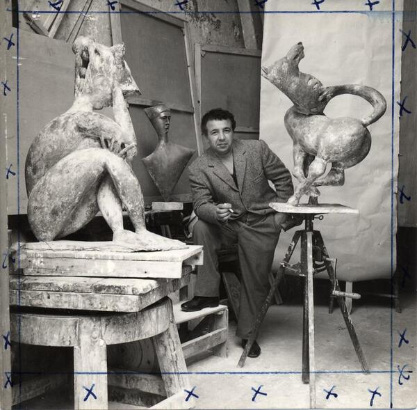 Pericle Fazzini nello studio con Sibilla, Cavallo e Busto d'uomo, 1947, Archivio Storico Pericle Fazzini © ANSA