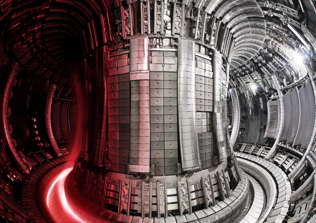 L'interno di un reattore sperimentale per la fusione nucleare (fonte: UKAEA) © Ansa