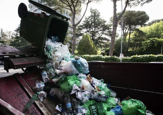 Roma:Raggi,stop polemiche rifiuti,lavoriamo per città pulita © ANSA