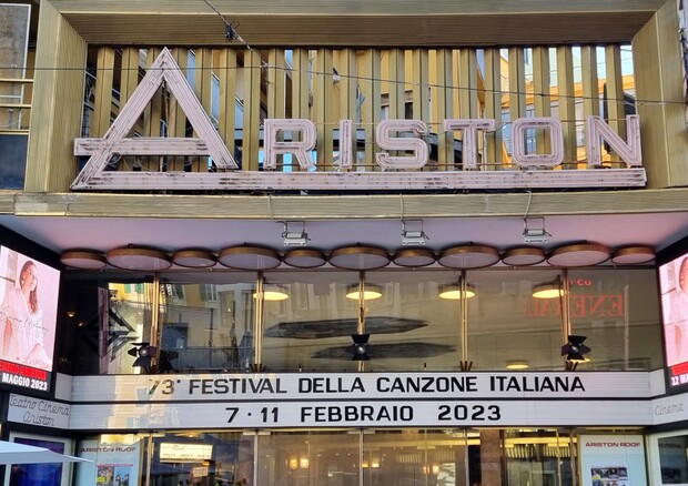 Sanremo: l'ingresso del teatro Ariston © ANSA