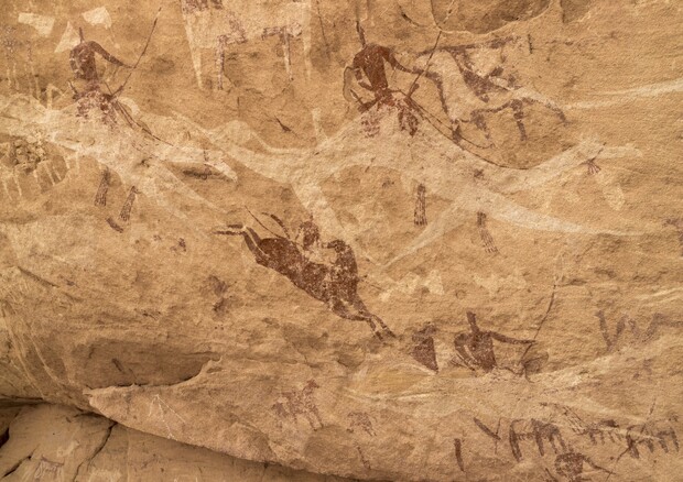 Pitture rupestri con uomini a cavallo in Ciad (fonte: Valerian Guillot da Flickr) © Ansa