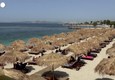 Grecia, riaprono le spiagge e si riempiono di bagnanti © ANSA