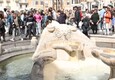Blitz di Ultima Generazione a Roma, Gualtieri in piazza di Spagna (ANSA)