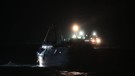 Migranti, sbarcate 430 persone da un peschereccio incagliato a Pozzallo (ANSA)