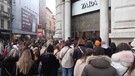 Black Friday a Milano, folla davanti a Zara(ANSA)
