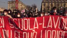 Studenti, corteo a Torino: vernice rossa sulle foto di politici(ANSA)