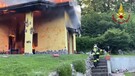 Cunardo (Varese), villa distrutta dalle fiamme: due feriti tra cui una vigile del fuoco(ANSA)