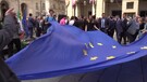Giornata dell'Europa, a Torino bandiera gigante sotto il Comune (ANSA)