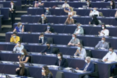 I cittadini estratti a sorte nell'emiciclo del Parlamento Ue a Strasburgo (ANSA)