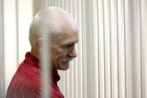 Bielorussia: 10 anni di carcere al premio Nobel Bialiatski (ANSA)