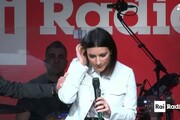 Frizzi, Laura Pausini si commuove a Radio2