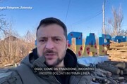 Ucraina, Zelensky incontra i soldati in prima linea nel Donbass