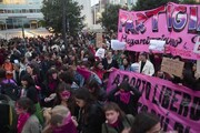Aborto, la manifestazione di 'Non una di meno' a Milano