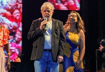 Lula nel 2019 con l'allora fidanzata, Rosangela da Silva (ANSA)