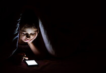 Social media tolgono sonno ai bambini, una notte a settimana  (ANSA)