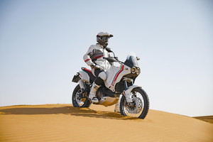 A Dubai Ducati entra nel mondo off-road con DesertX (ANSA)